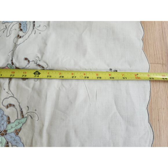 Vintage Embroidered Cutwork Tablecloth & 4 Napkins Floral Butterfly Cottagecore - Picture 4 of 9
